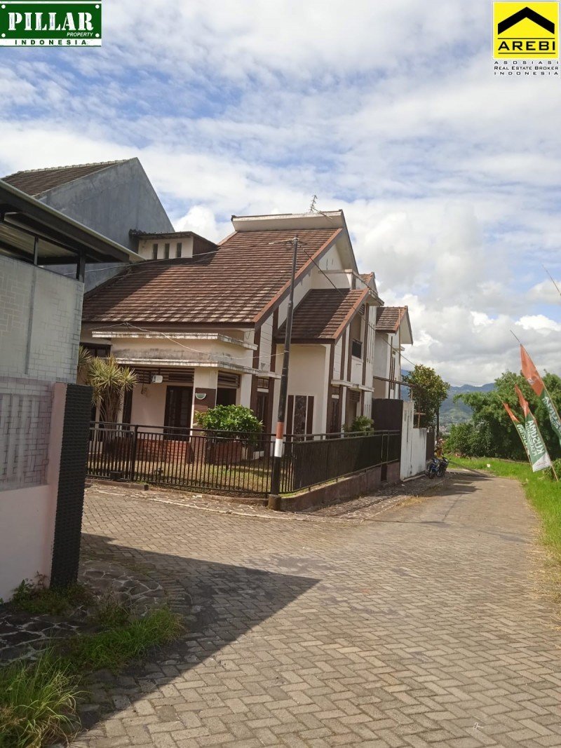Di Jual Rumah Lokasi Perum Pesanggrahan Kusuma Blok g 23 . kecamatan Batu Malang Jawa Timur 